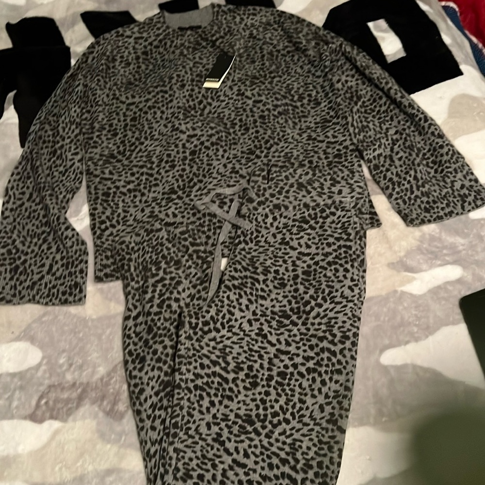 NWT Monrow Gray Leopard Print Sweater